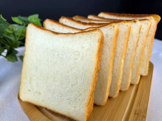 鎌倉ベーカリーの鎌倉食パン 6枚切りの厚みが分かる商品画像